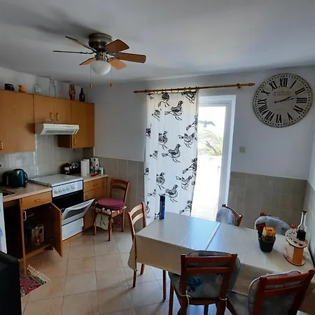 Pinoapplosinj Apartmán Veli Lošinj