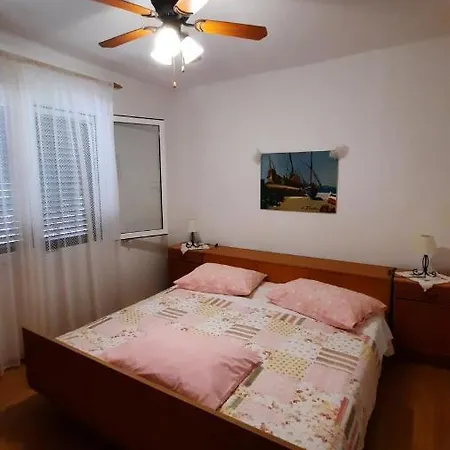 Pinoapplosinj Apartment *